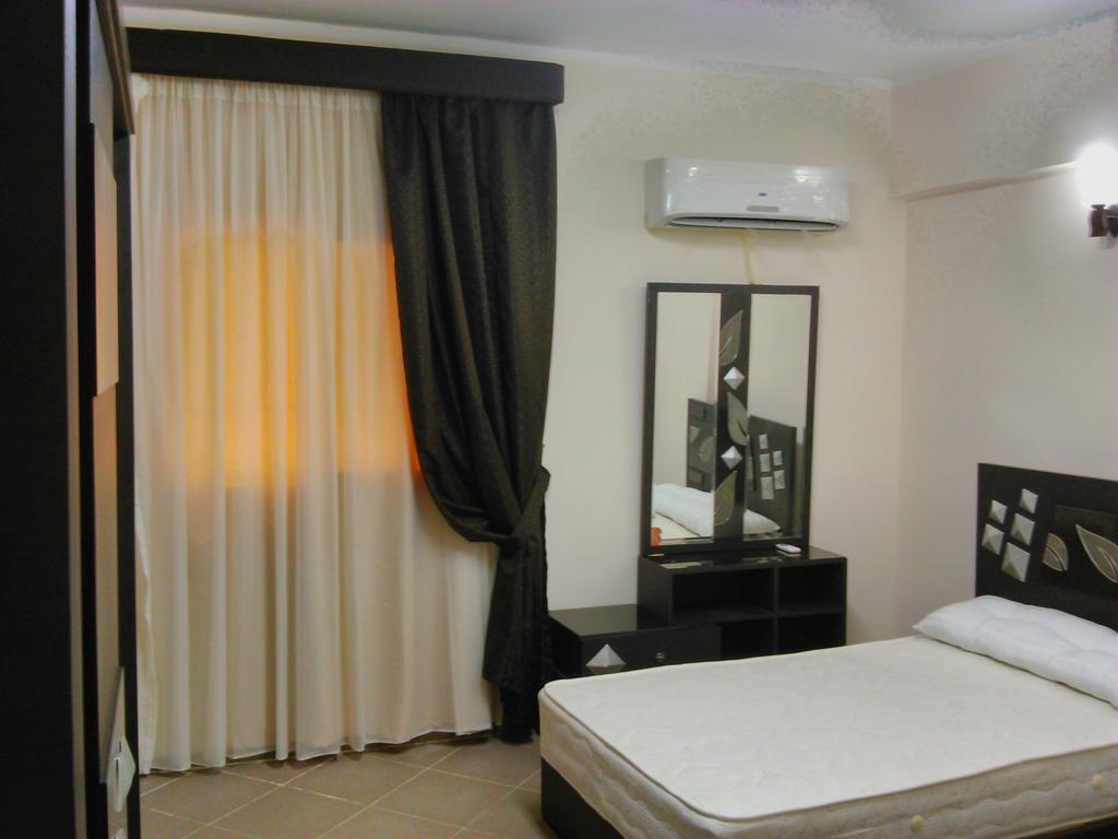 Three-Bedroom Apartment At Louly Beach Resort Ain Sukhna Room photo